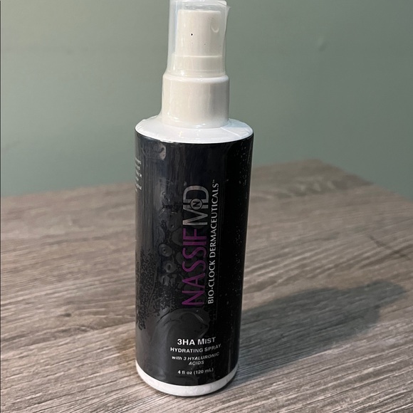 Nassif MD Hydrating Spray - Picture 2 of 3